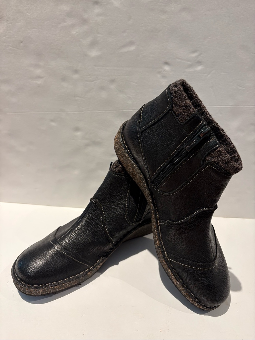 Aetrex Black Women’s Black Boho Leather Ankle Zip Up Boots Size 10